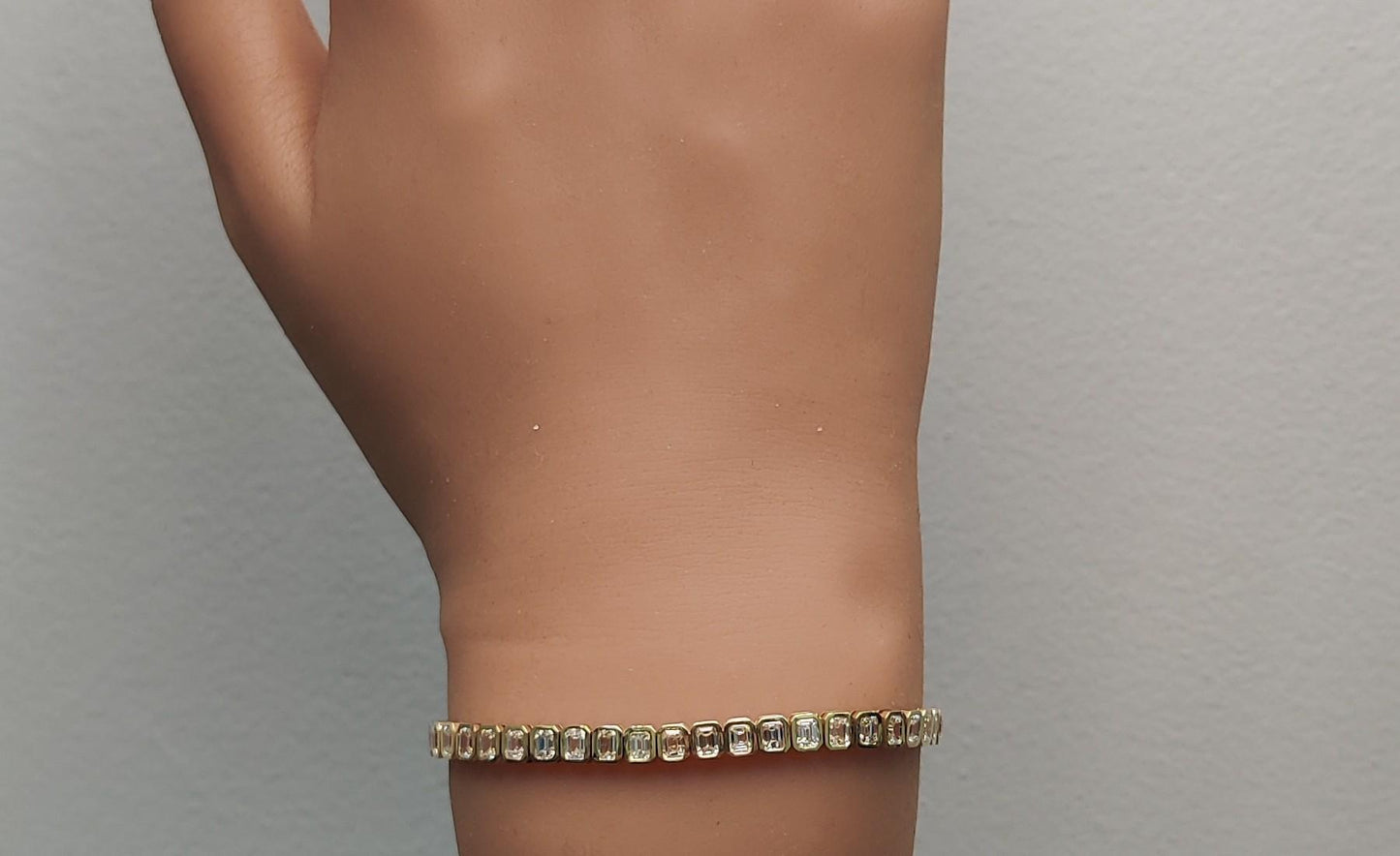 Natural White Emerald Diamond 7.10 Carat TW Yellow Gold Tennis Bracelet