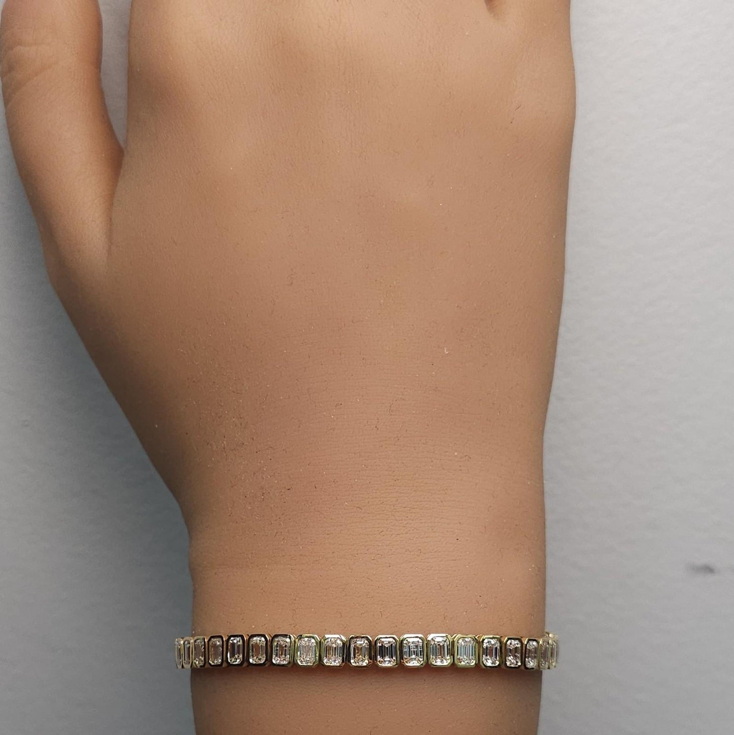 Natural White Emerald Diamond 8.50 Carat TW Yellow Gold Tennis Bracelet