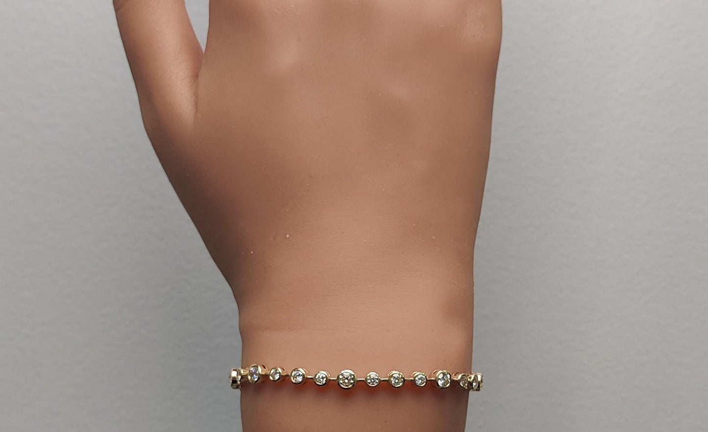 Natural White Round Diamond 3.75 Carat TW Yellow Gold Link Bracelet