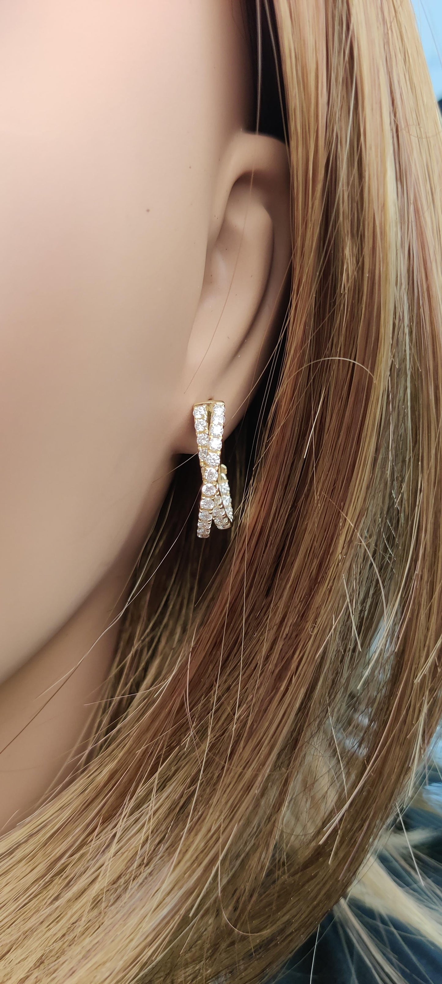 Natural White Round Diamond 1.66 Carat TW Yellow Gold Hoop Earrings