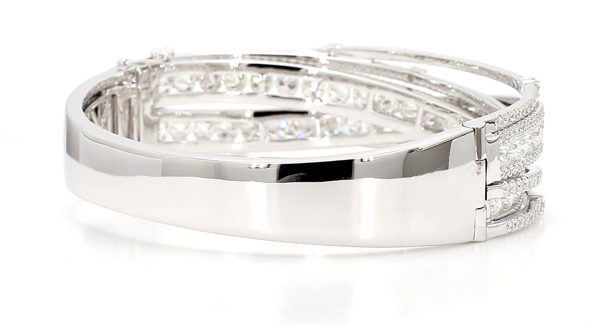 Natural White Round Diamond 13.16 Carat TW Gold Cuff Bracelet