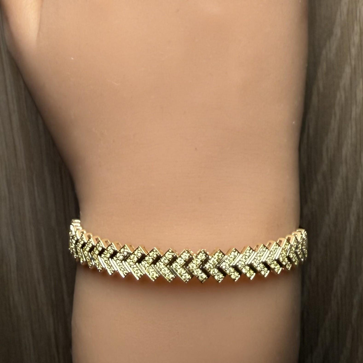 Natural Yellow Round Diamond 1.01 Carat TW Gold Bracelet