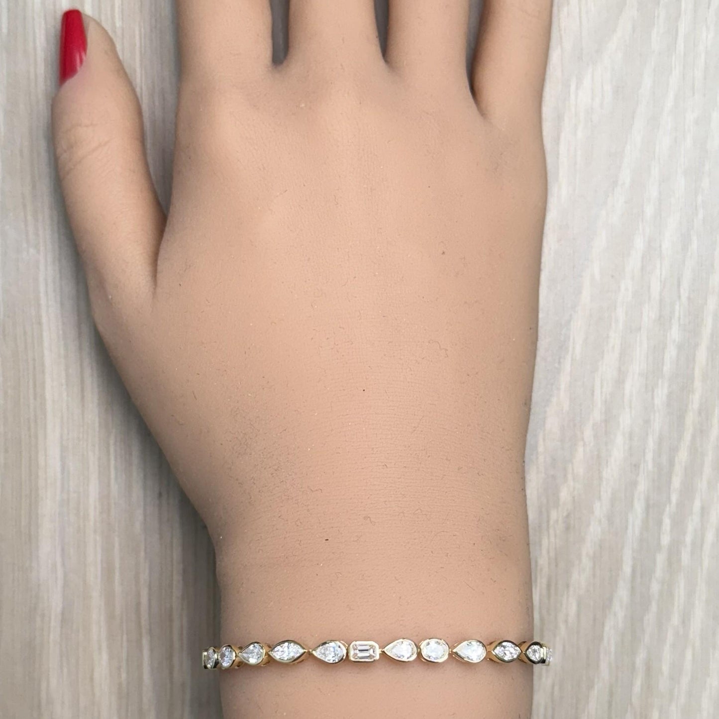 Natural White Emerald Diamond 5.66 Carat TW Gold Bracelet
