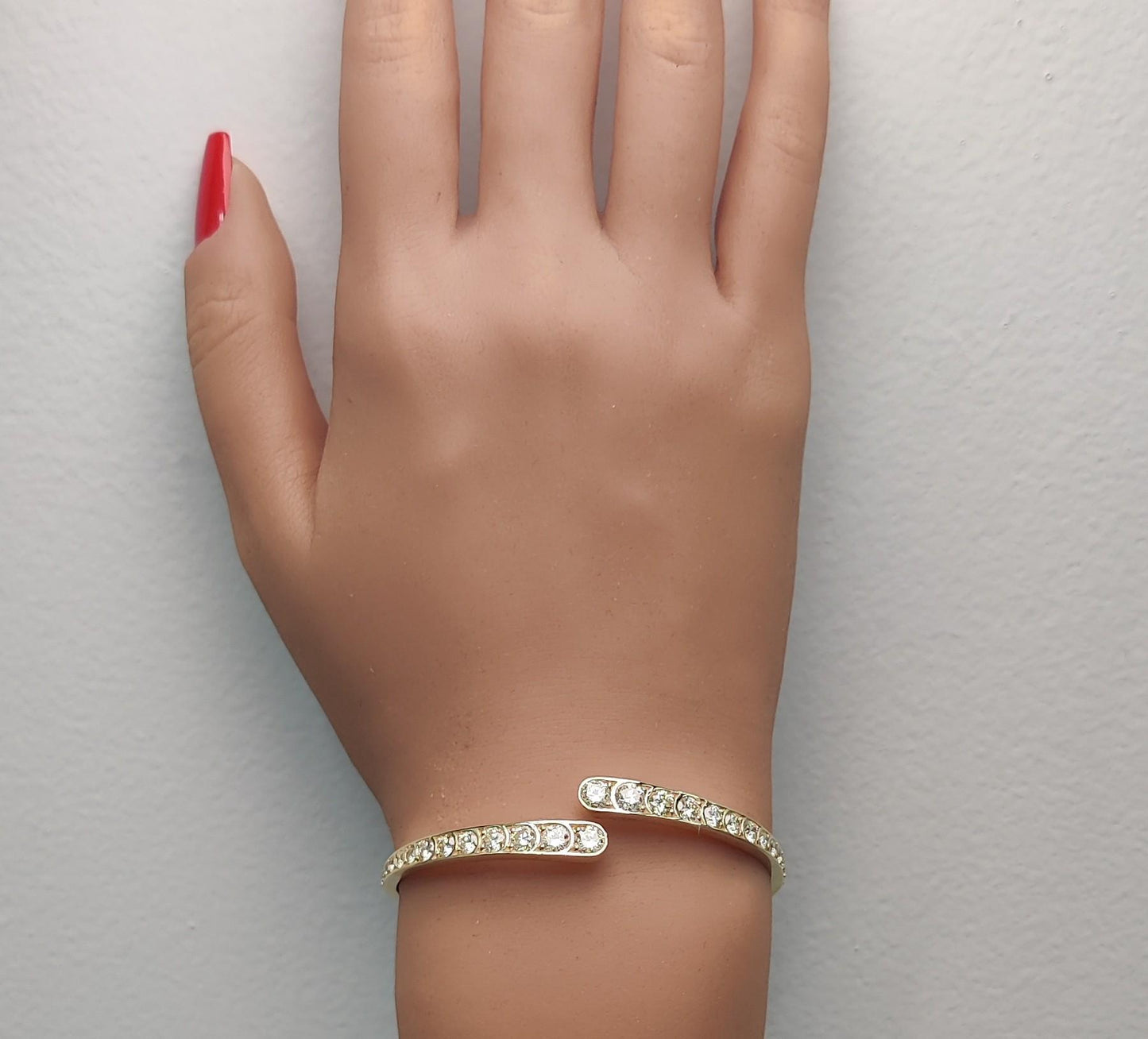 Natural White Round Diamond 4.14 Carat TW Yellow Gold Cuff Bracelet