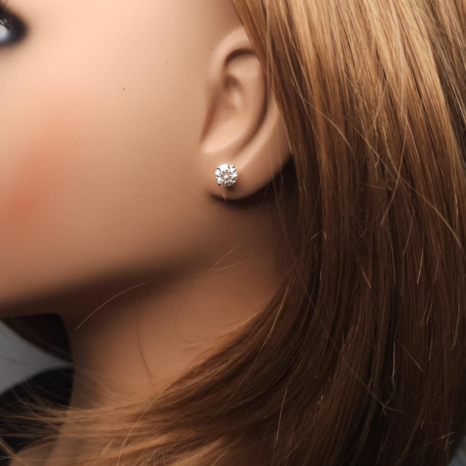 Natural White Round Diamond 1.60 Carat TW White Gold Stud Earrings