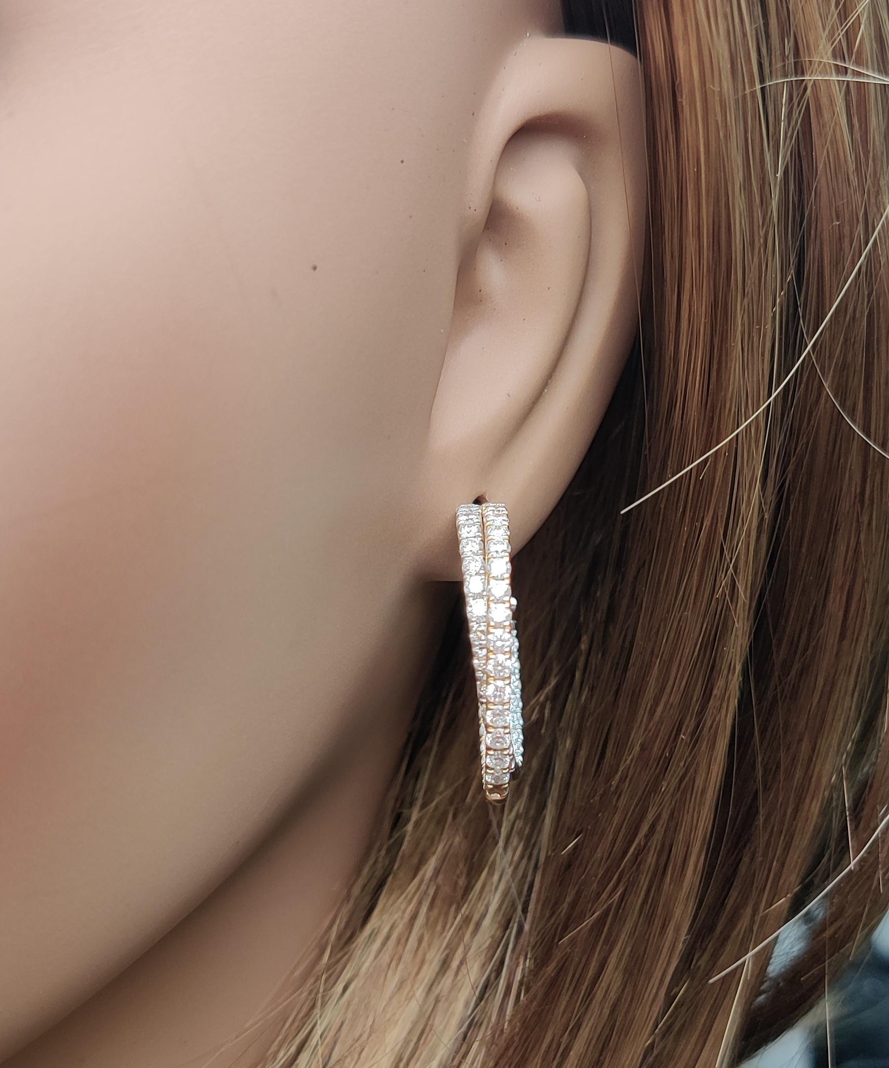Natural White Round Diamond 2.66 Carat TW Gold Hoop Earrings