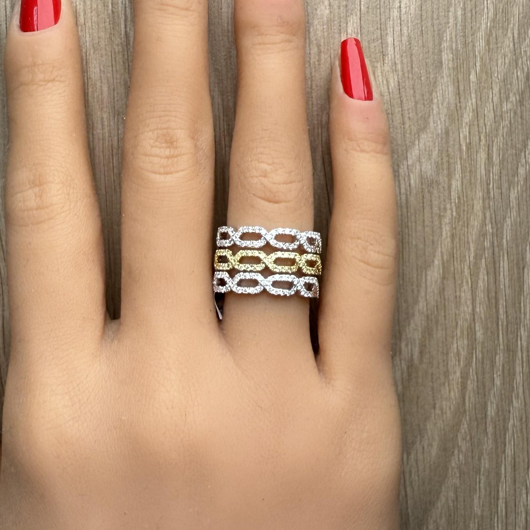 Natural Yellow Round Diamond 1.01 Carat TW Gold Ring