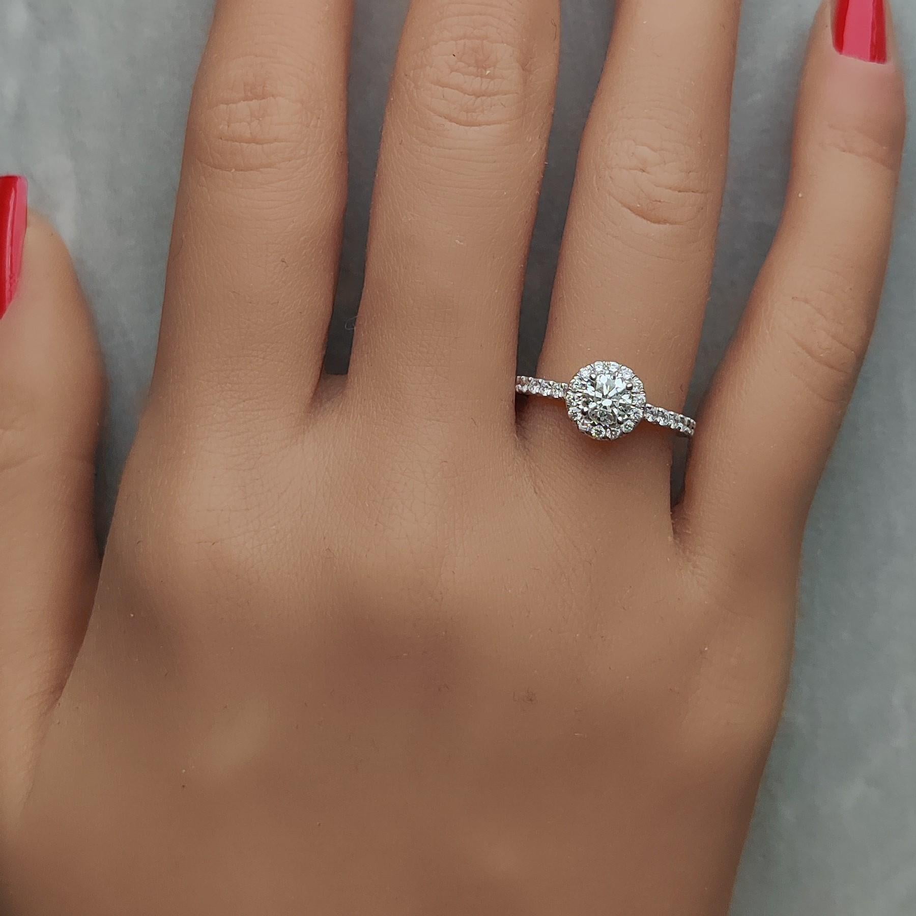 Natural White Round Diamond 0.90 Carat TW White Gold Engagement Ring