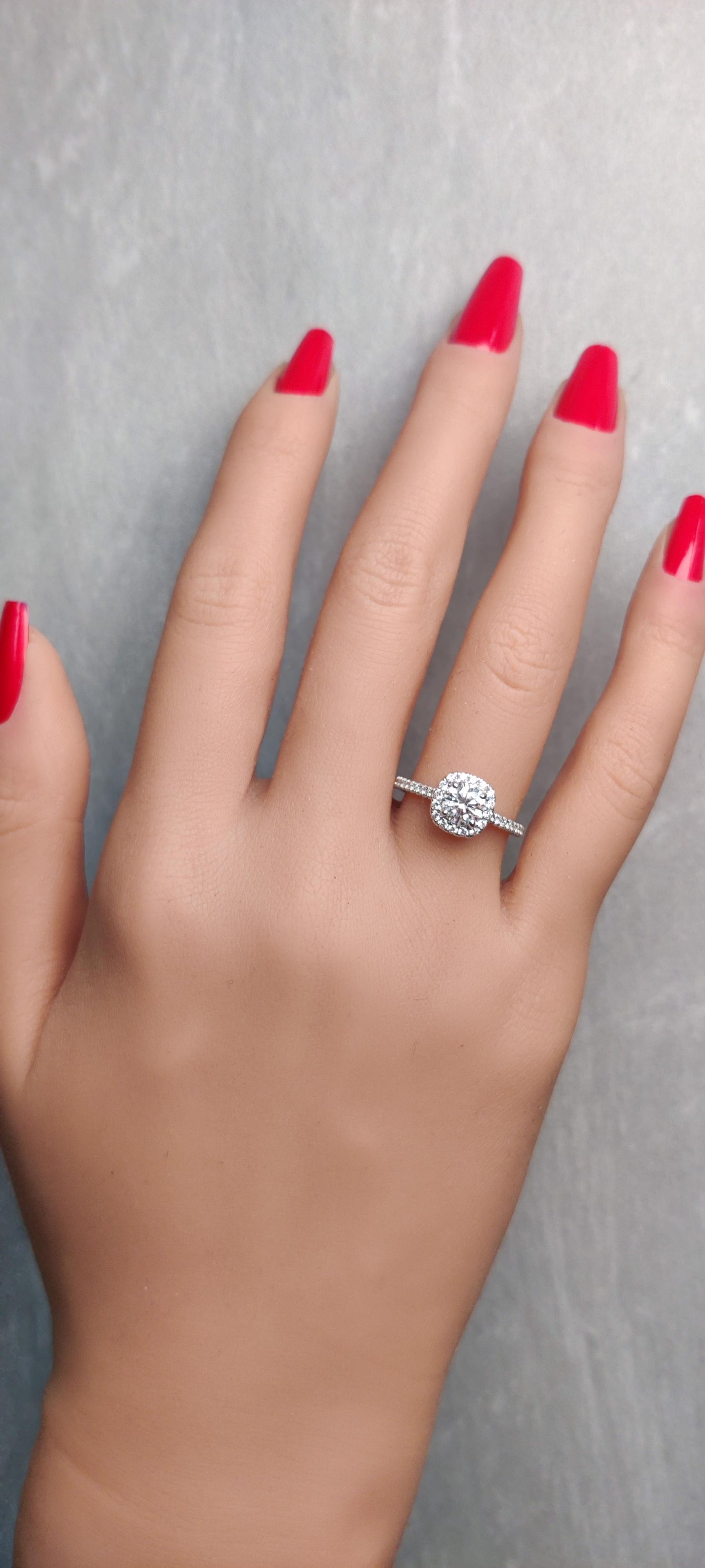 Natural White Round Diamond 1.00 Carat TW White Gold Cocktail Ring