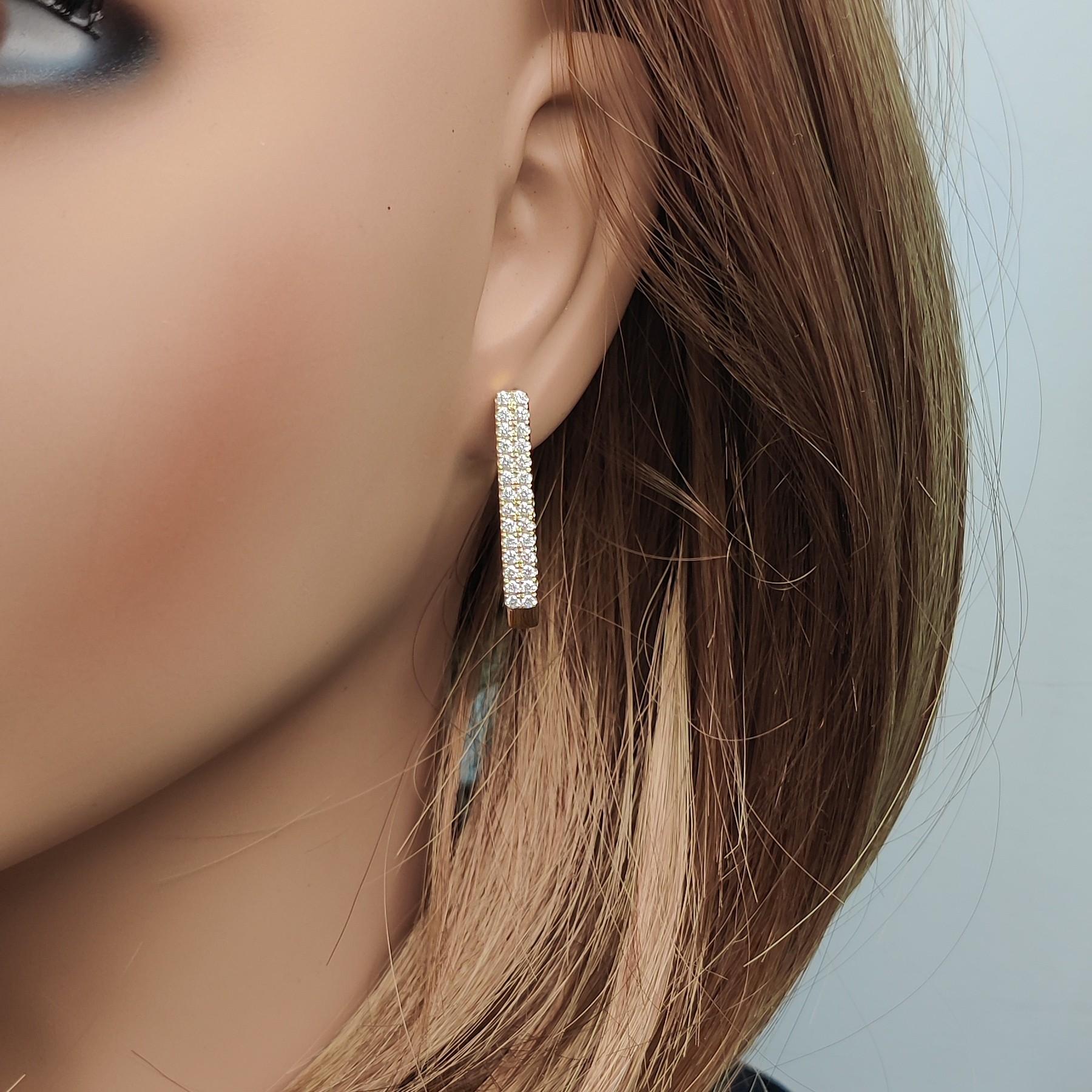 Natural White Round Diamond 1.55 Carat TW Yellow Gold Hoop Earrings
