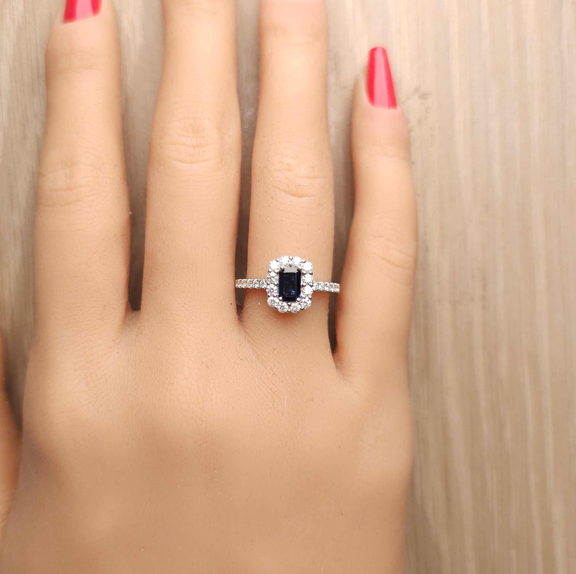 Natural Blue Emerald Sapphire and White Diamond 1.17 Carat TW Gold Cocktail Ring