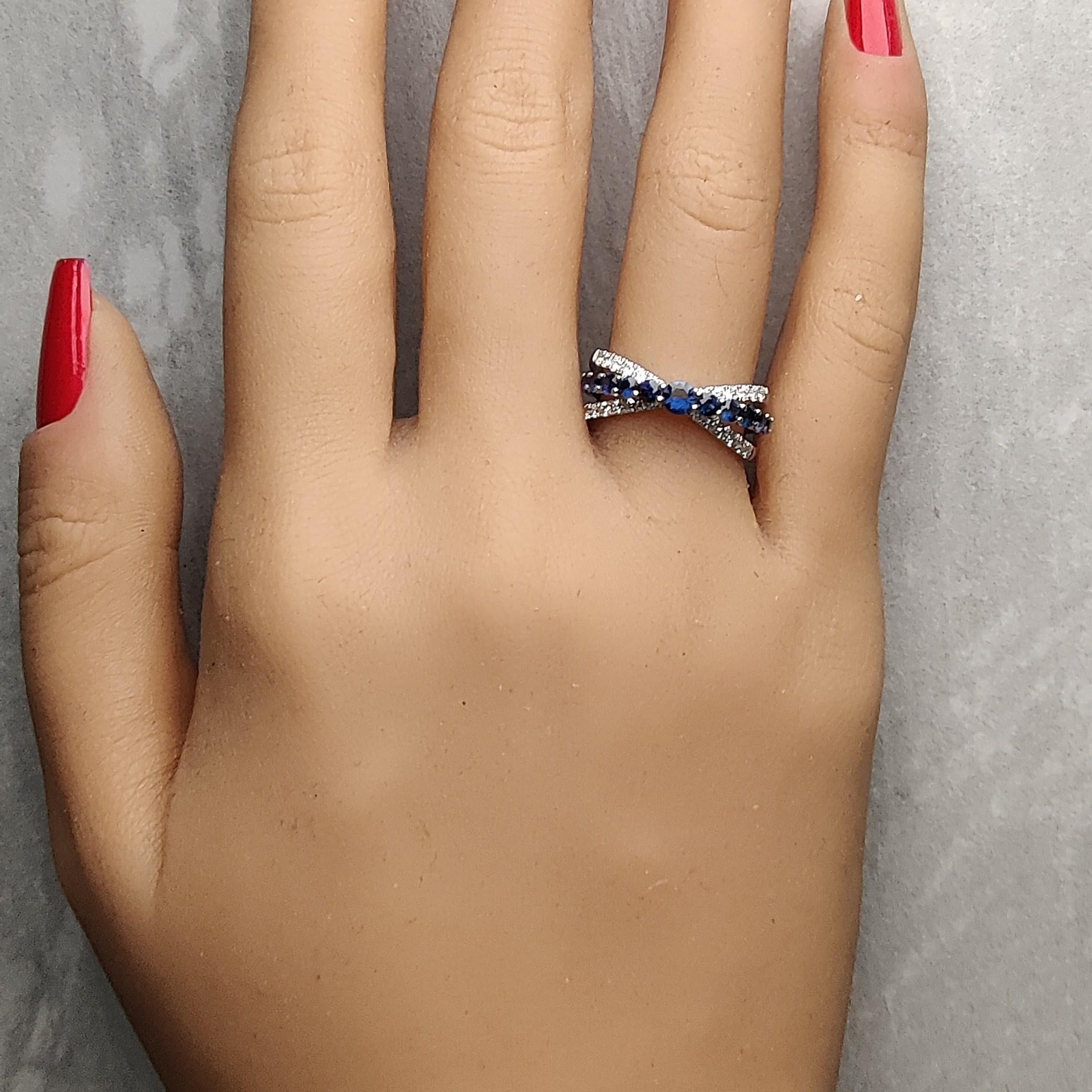 Natural Blue Round Sapphire and White Diamond 1.27 Carat TW Gold Cocktail Ring