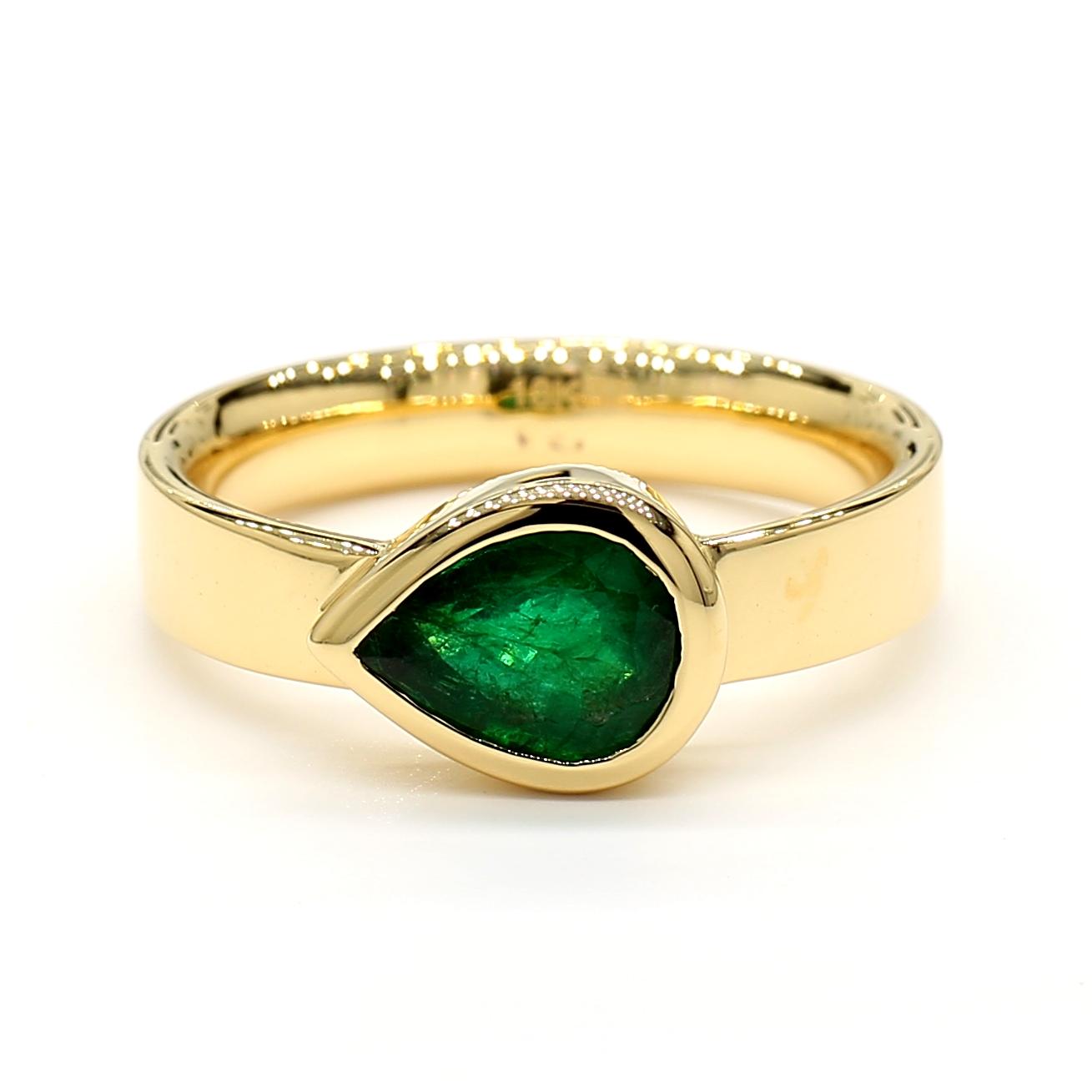 Natural Pear Emerald 1.25 Carat TW Yellow Gold Cocktail Ring