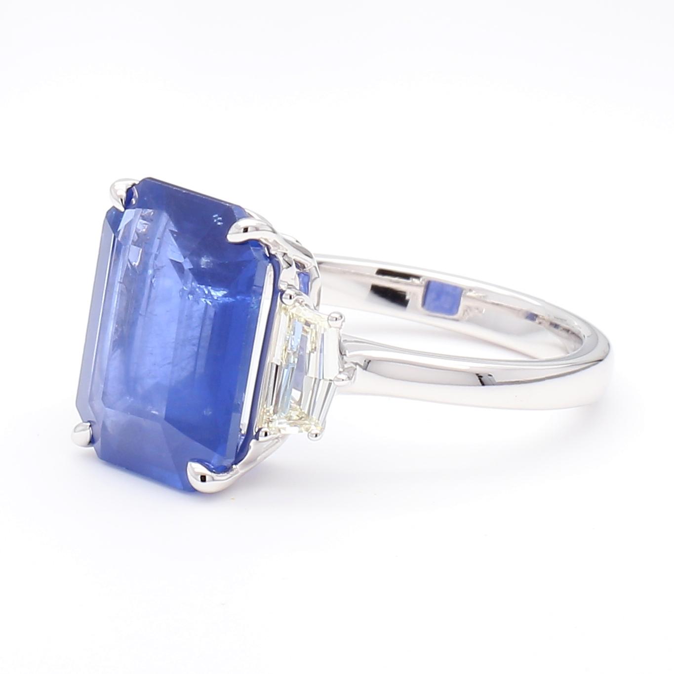 Natural Blue Emerald Sapphire and White Diamond 6.99 Carat TW Gold Cocktail Ring