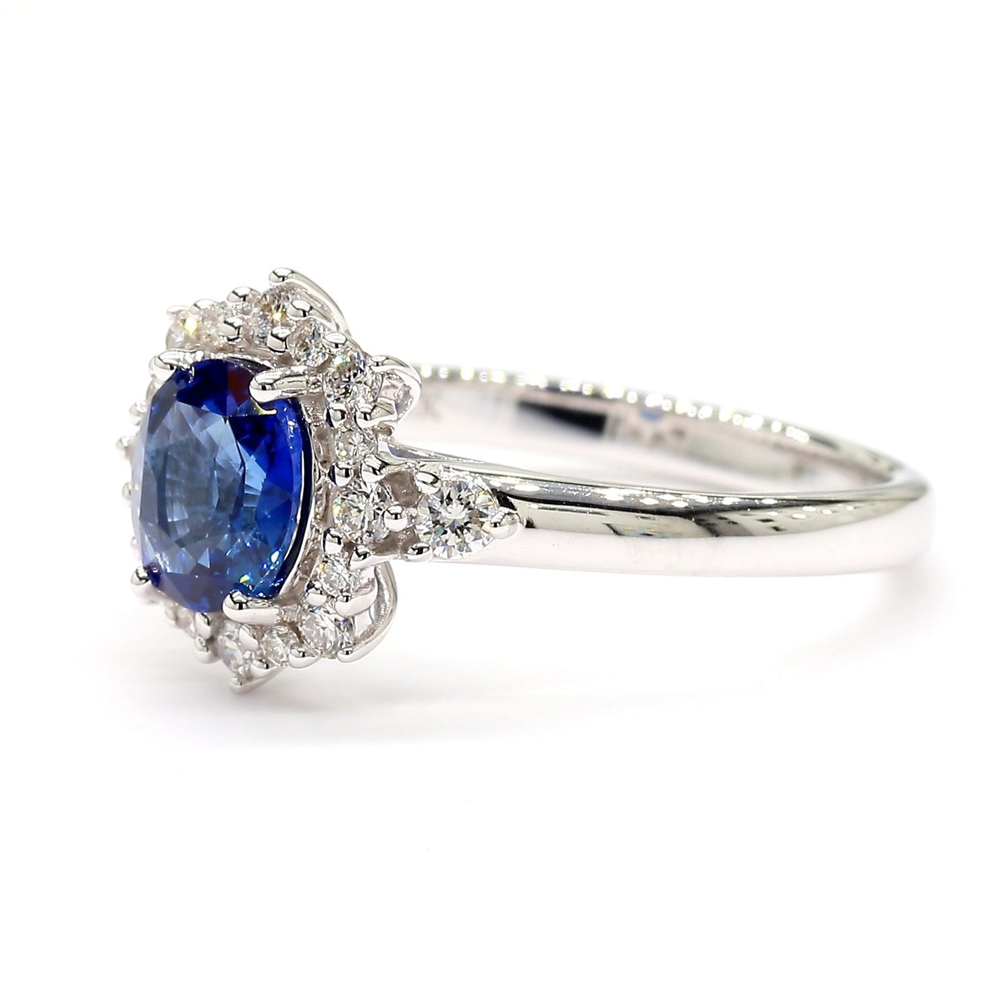 Natural Blue Oval Sapphire and White Diamond 1.27 Carat TW Gold Cocktail Ring