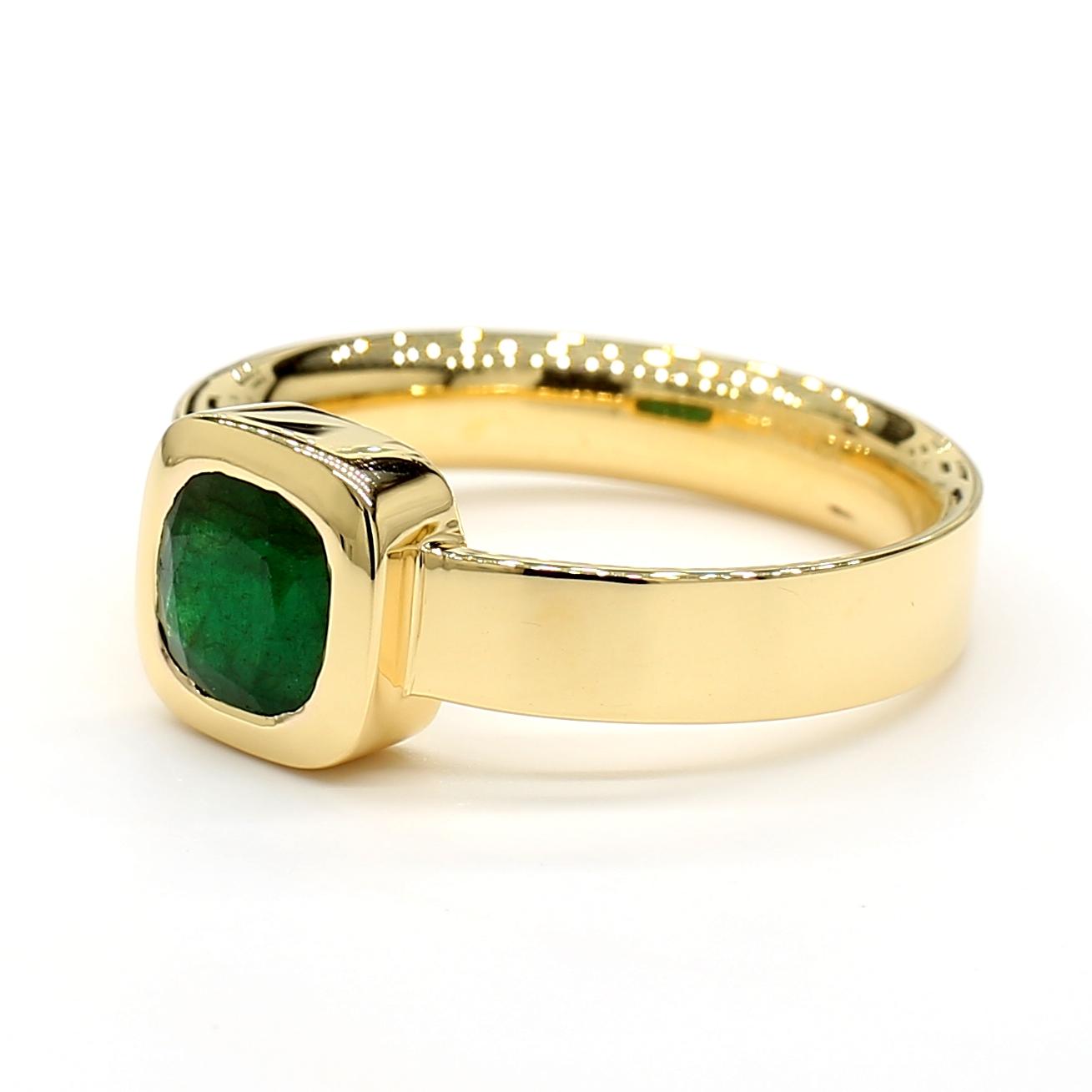 Natural Emerald 0.84 Carat TW Yellow Gold Cocktail Ring