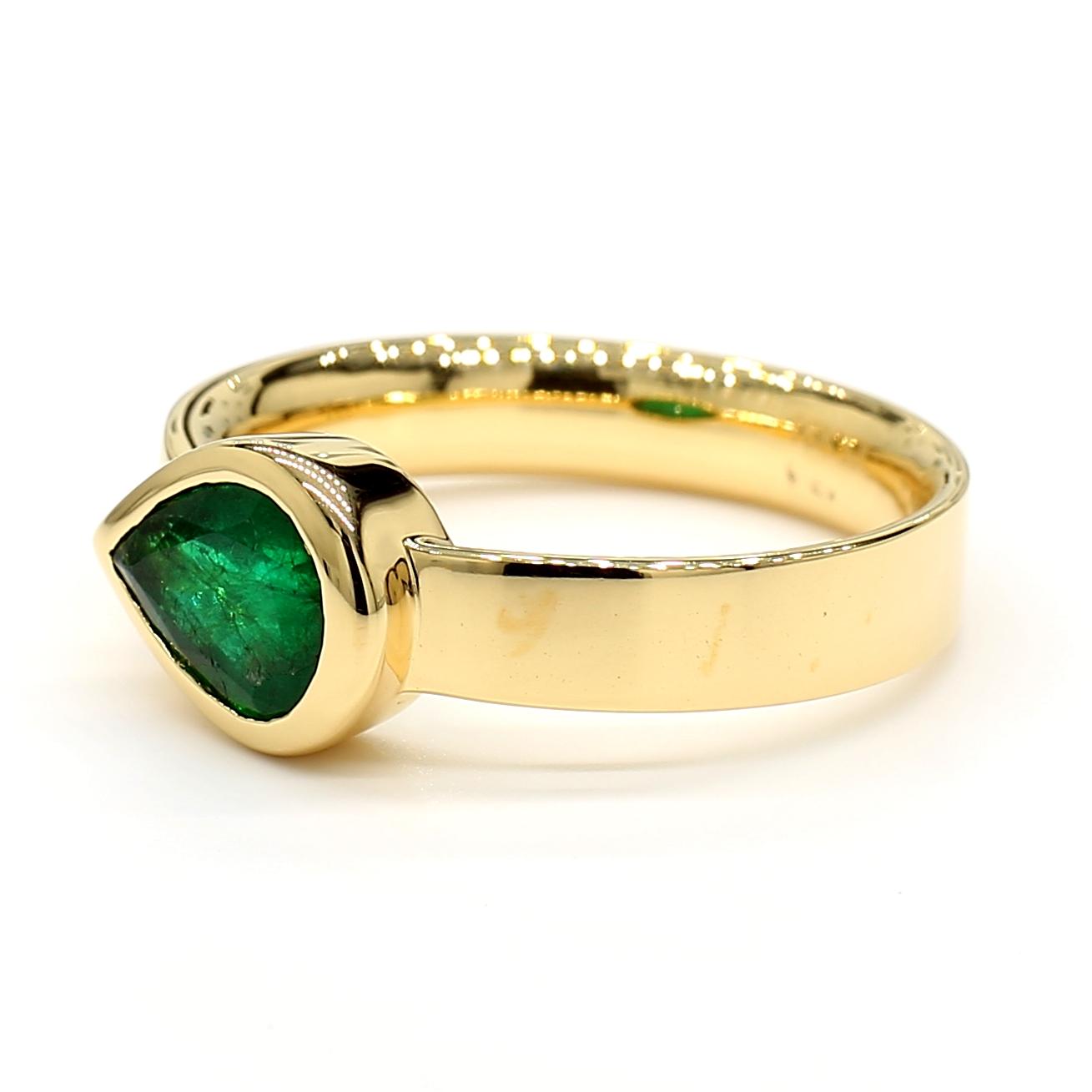 Natural Pear Emerald 1.25 Carat TW Yellow Gold Cocktail Ring