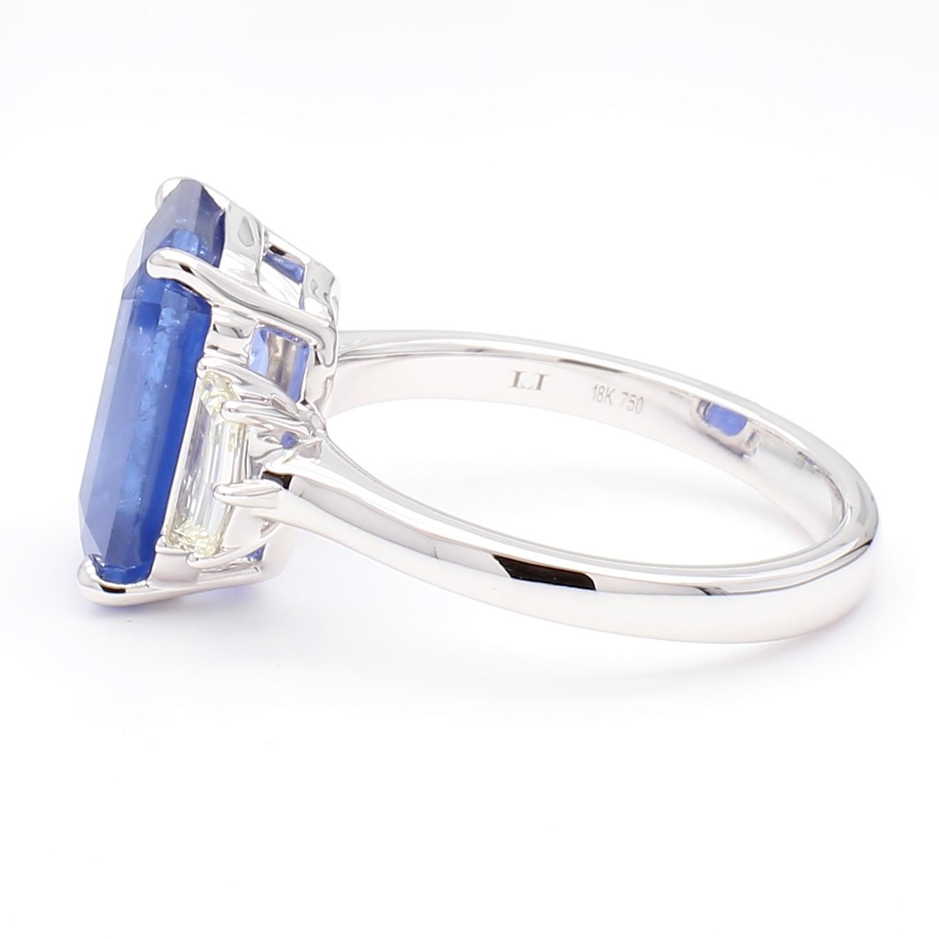 Natural Blue Emerald Sapphire and White Diamond 6.99 Carat TW Gold Cocktail Ring