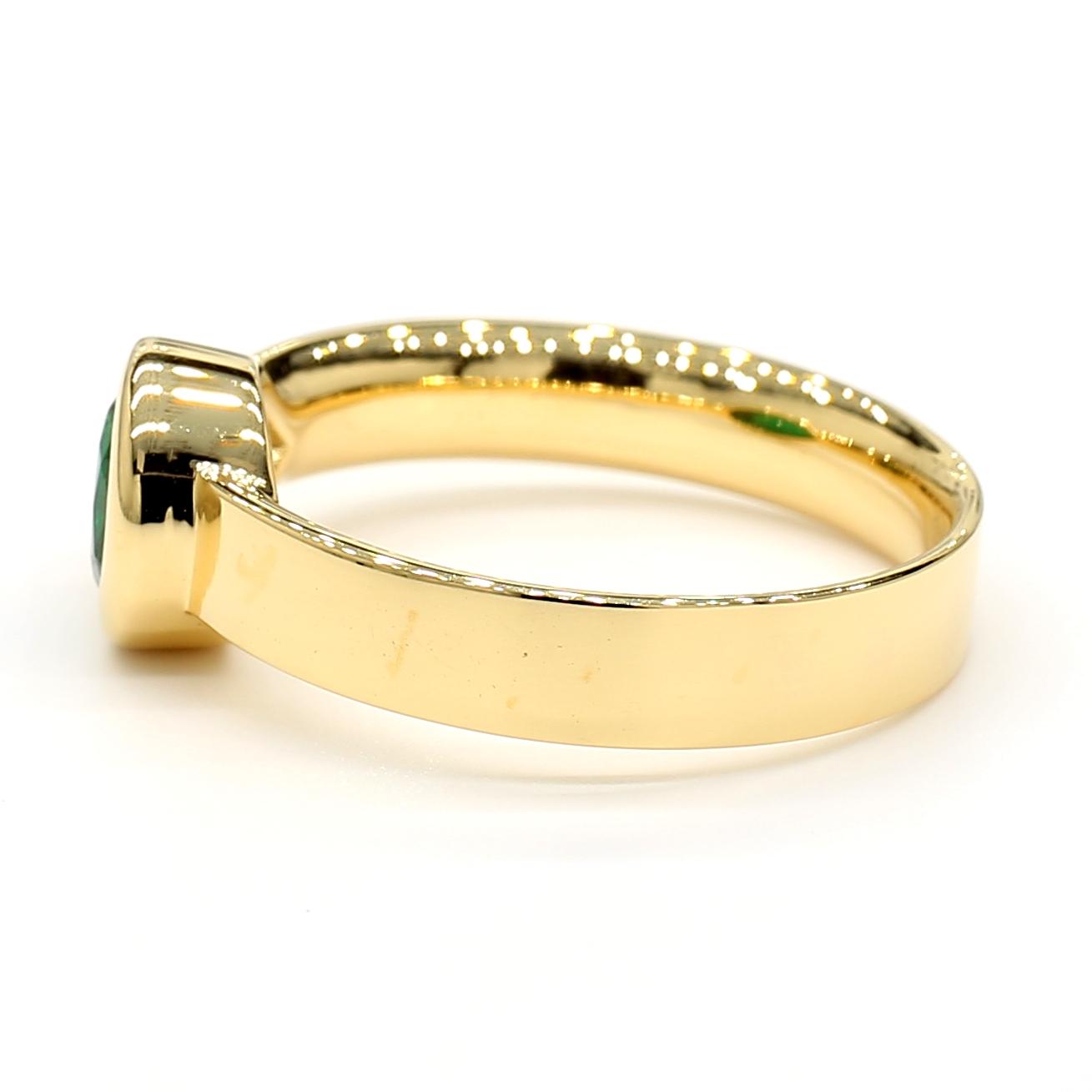 Natural Pear Emerald 1.25 Carat TW Yellow Gold Cocktail Ring