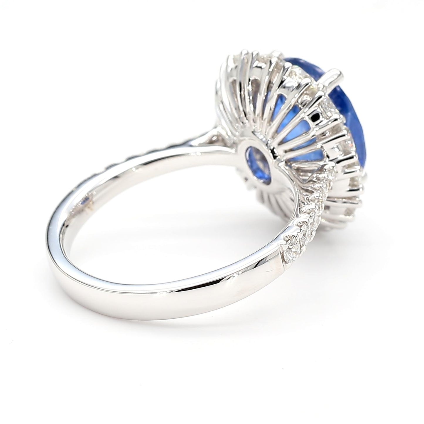 Natural Blue Oval Sapphire and White Diamond 5.51 Carat TW Gold Cocktail Ring