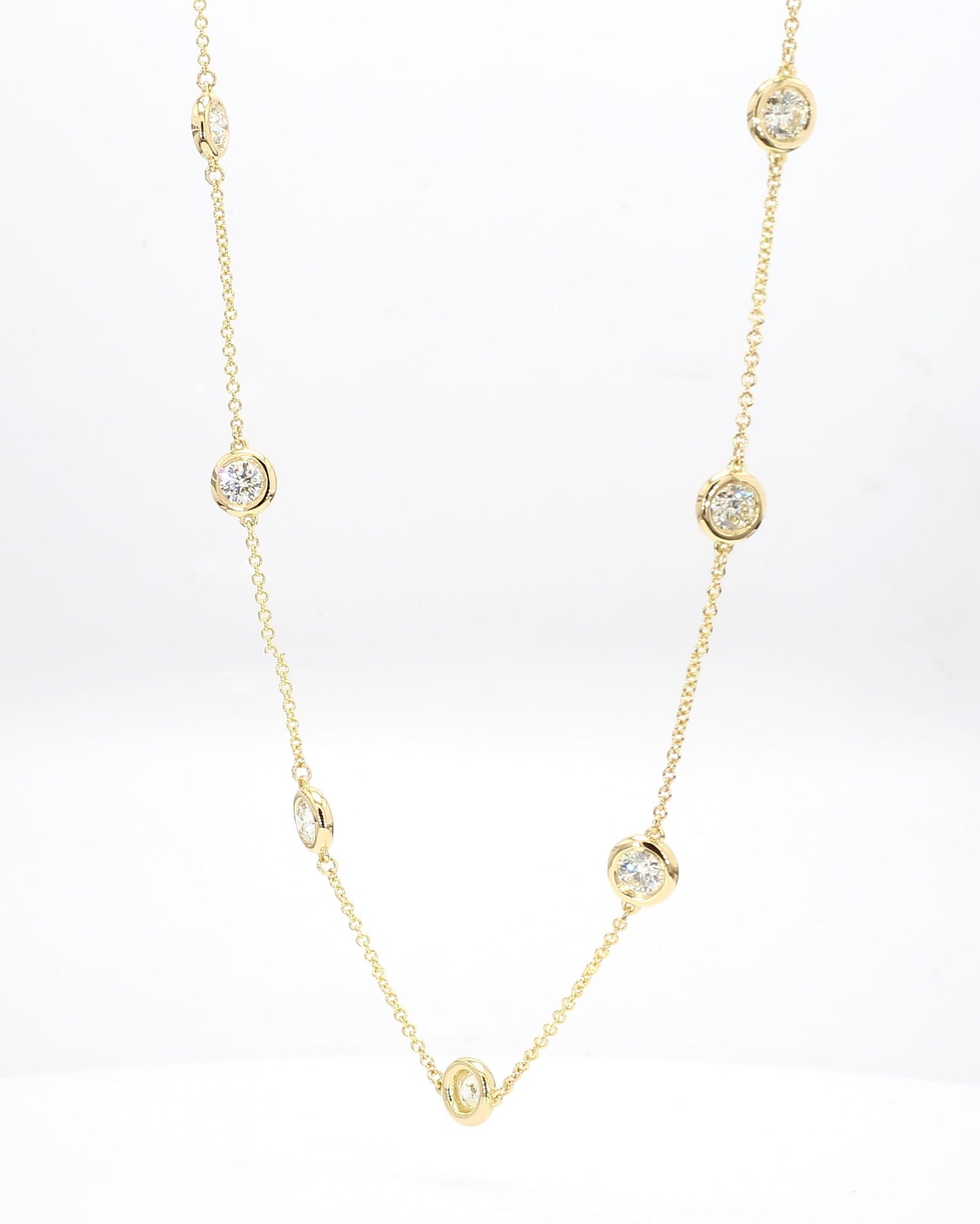 Natural White Round Diamond 2.67 Carat TW Yellow Gold Necklace