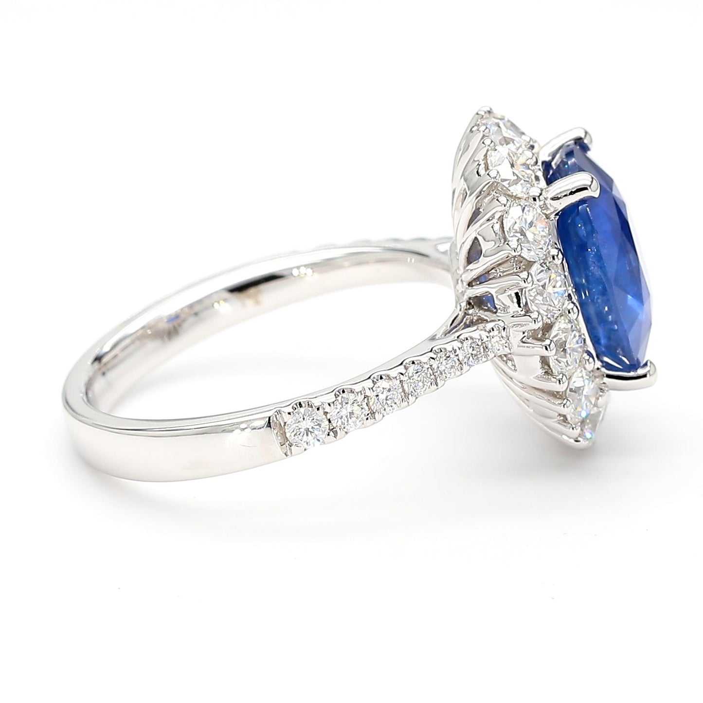 Natural Blue Oval Sapphire and White Diamond 5.51 Carat TW Gold Cocktail Ring