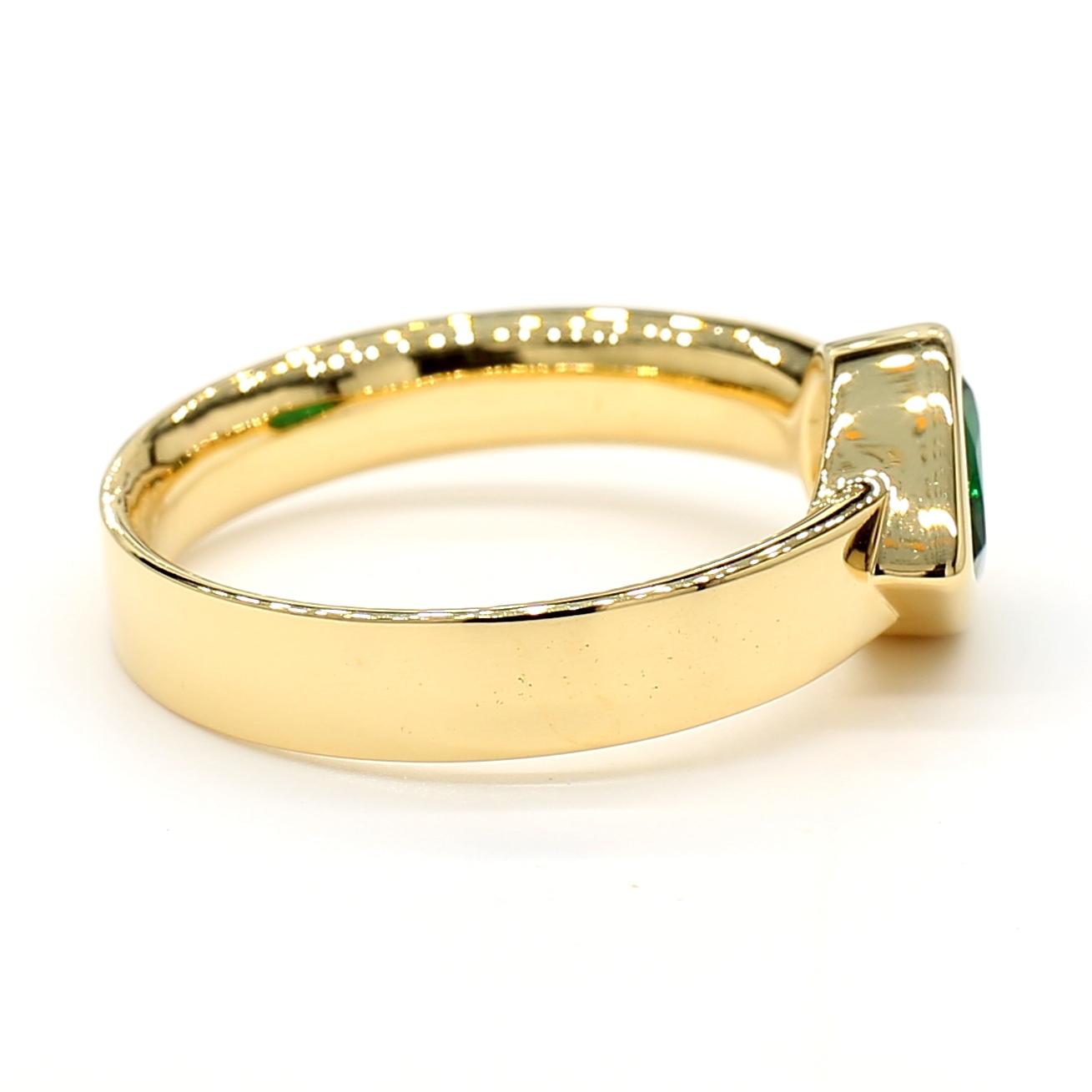 Natural Pear Emerald 1.25 Carat TW Yellow Gold Cocktail Ring