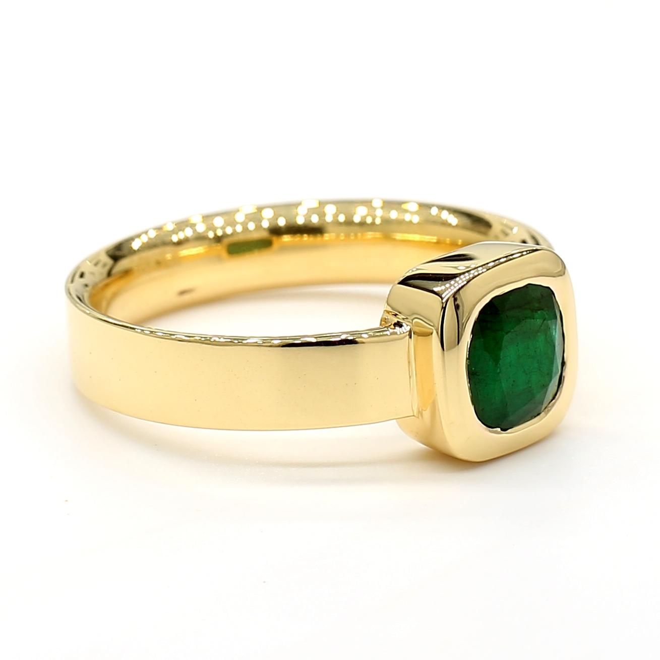 Natural Emerald 0.84 Carat TW Yellow Gold Cocktail Ring