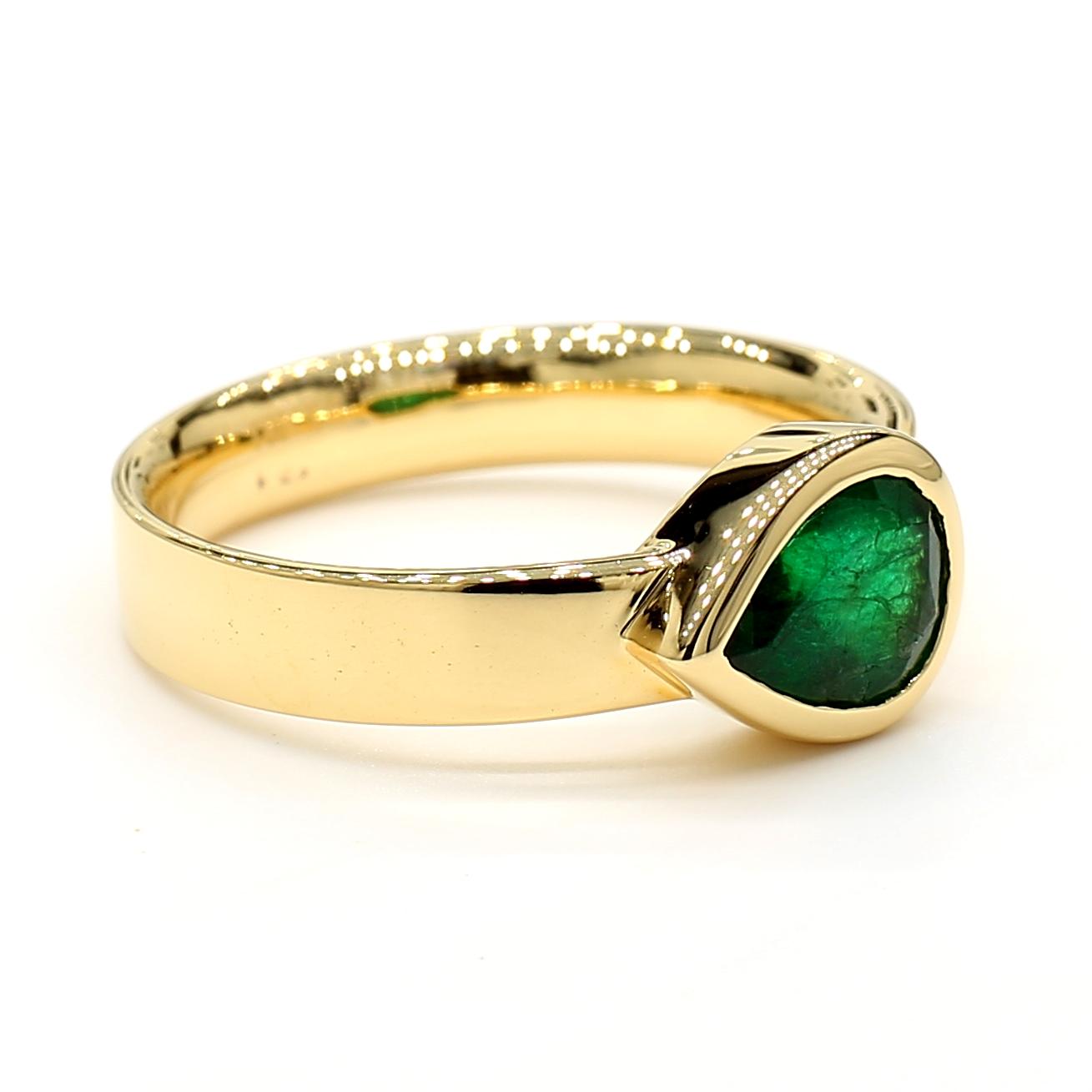 Natural Pear Emerald 1.25 Carat TW Yellow Gold Cocktail Ring