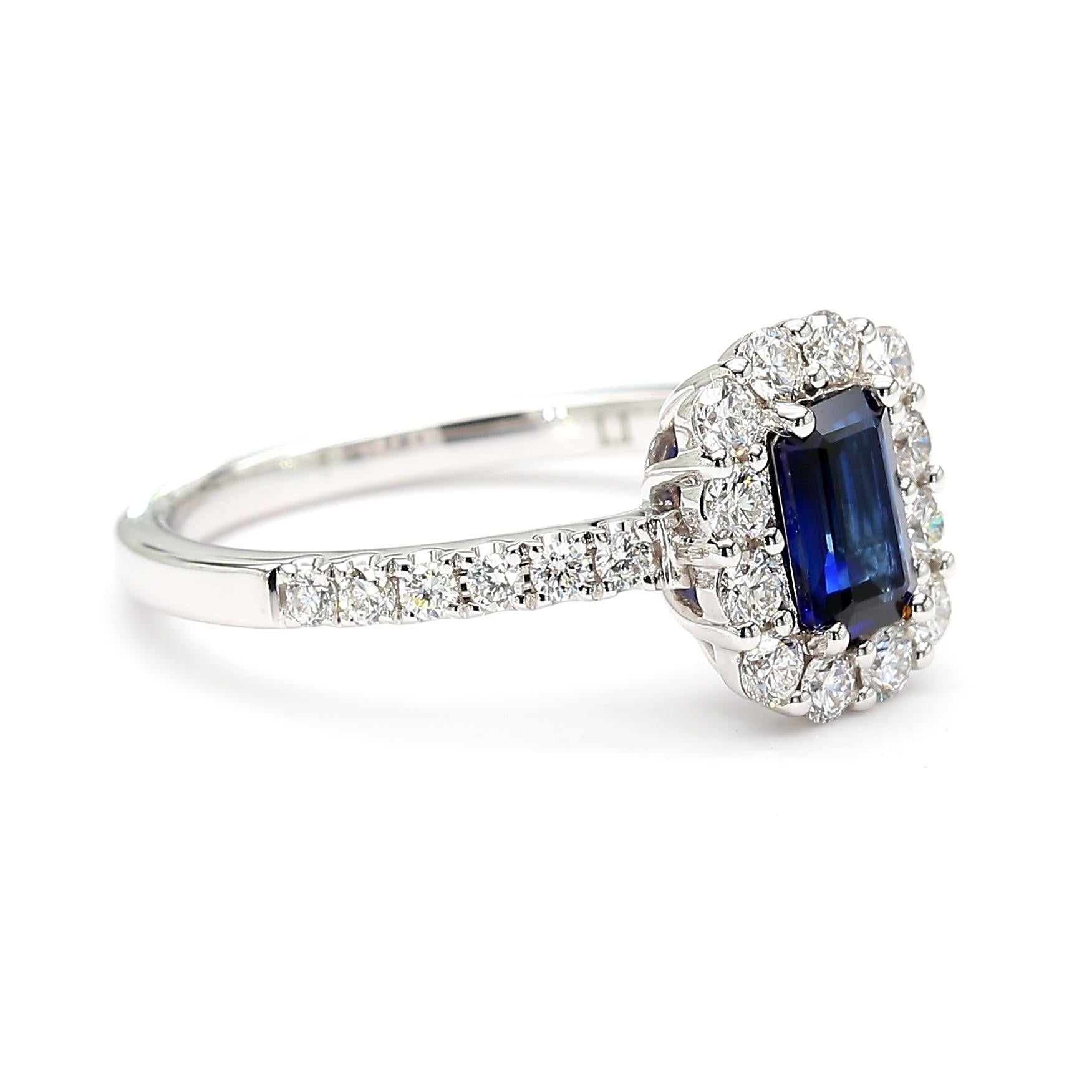 Natural Blue Emerald Sapphire and White Diamond 1.17 Carat TW Gold Cocktail Ring