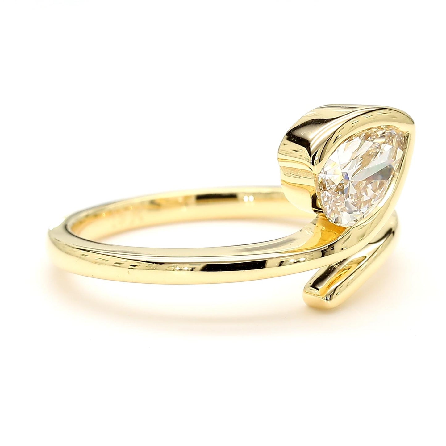 Natural White Pear Diamond 0.72 Carat TW Yellow Gold Cocktail Ring