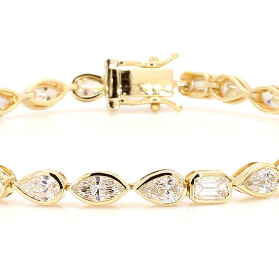 Natural White Emerald Diamond 5.66 Carat TW Gold Bracelet