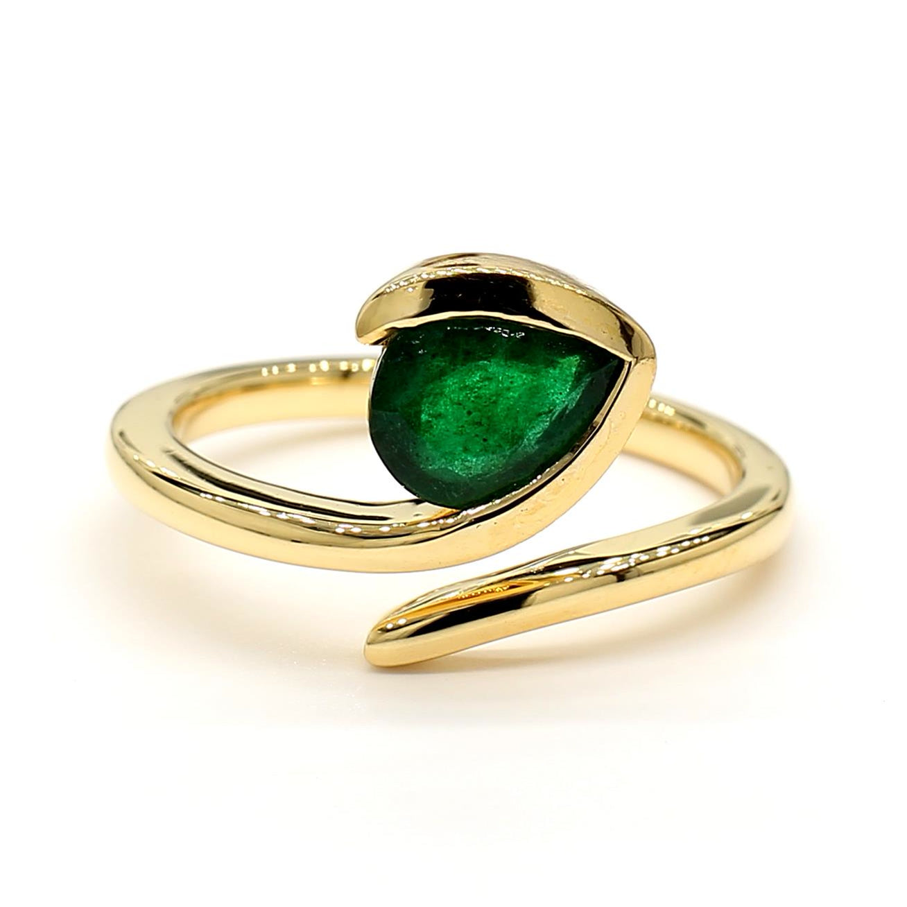 Natural Pear Emerald 0.91 Carat TW Yellow Gold Cocktail Ring